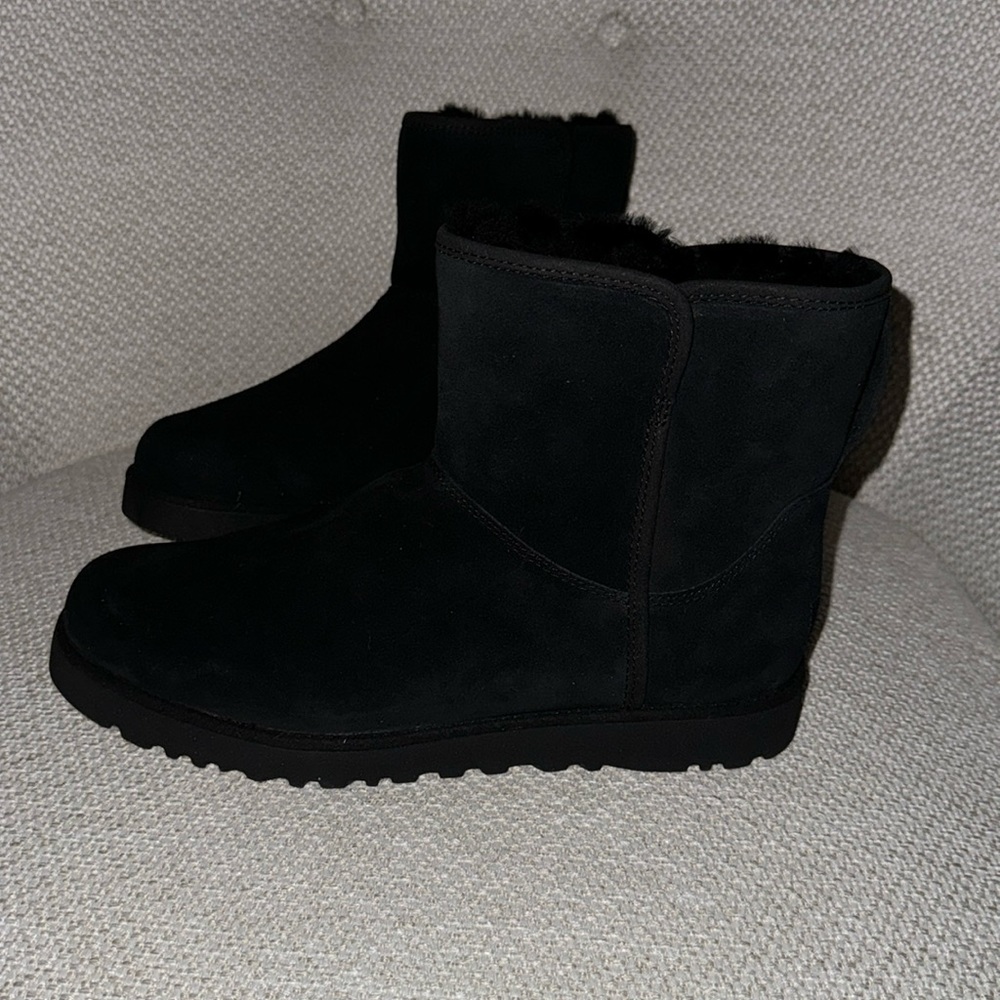 Used UGG BOOTS size 10